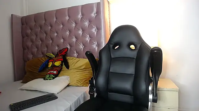 Snapshot of Sr_Magnus_ chatting on 09/22/25, 04:51 Sr Magnus online show from 09/22/25, 04:51