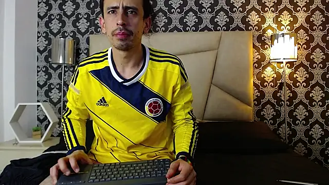 Snapshot of Sr_Magnus_ chatting on 03/11/25, 04:41 Sr Magnus online show from 03/11/25, 04:41