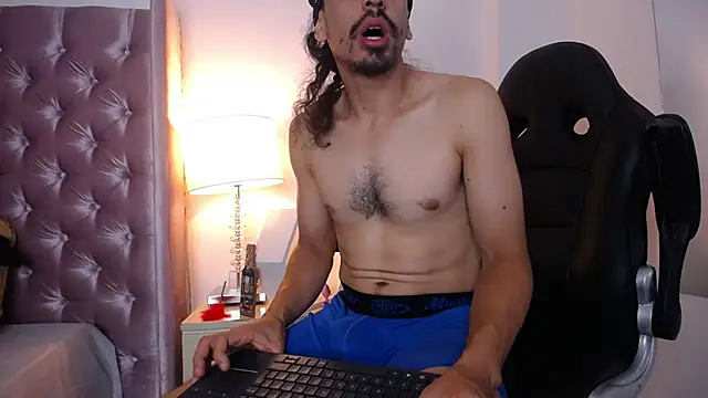 Snapshot of Sr_Magnus_ chatting on 10/24/25, 08:02 Sr Magnus online show from 10/24/25, 08:02