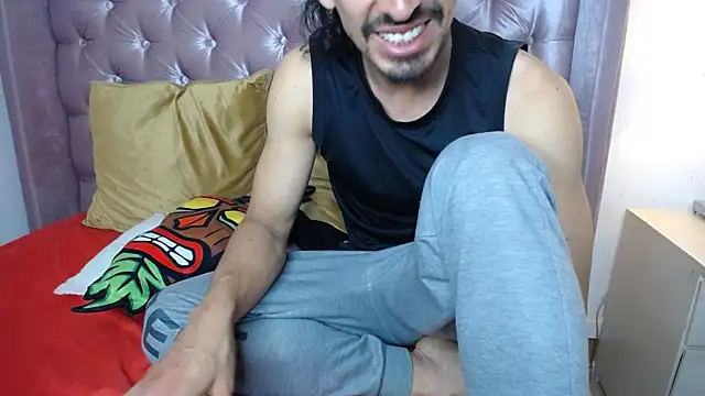 Snapshot of Sr_Magnus_ chatting on 10/13/25, 05:31 Sr Magnus online show from 10/13/25, 05:31