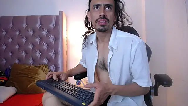 Snapshot of Sr_Magnus_ chatting on 10/11/25, 07:09 Sr Magnus online show from 10/11/25, 07:09