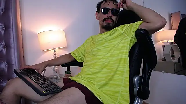 Snapshot of Sr_Magnus_ chatting on 09/25/25, 06:30 Sr Magnus online show from 09/25/25, 06:30