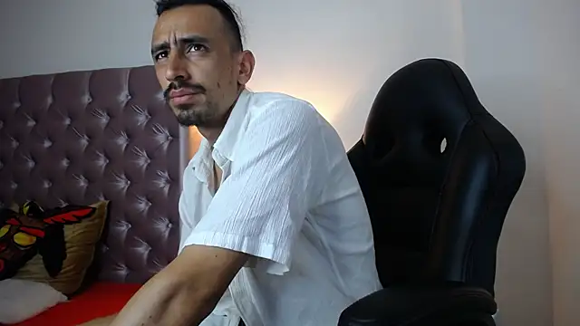 Snapshot of Sr_Magnus_ chatting on 10/14/25, 05:41 Sr Magnus online show from 10/14/25, 05:41