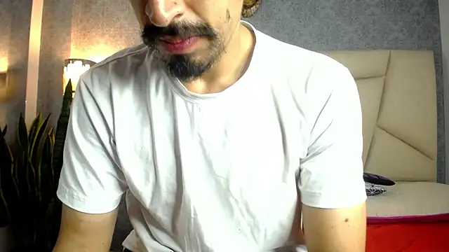 Snapshot of Sr_Magnus_ chatting on 09/16/25, 01:39 Sr Magnus online show from 09/16/25, 01:39