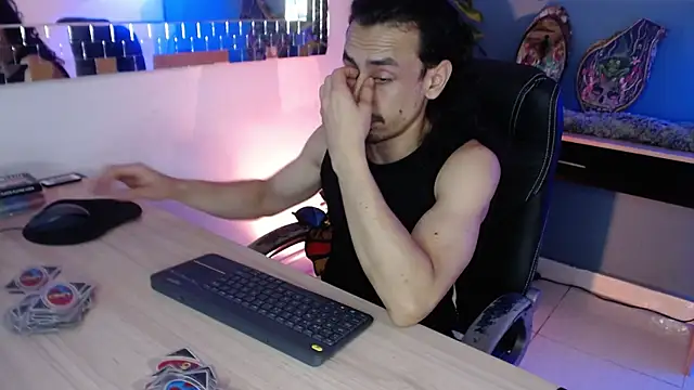 Snapshot of Sr_Magnus_ chatting on 03/14/25, 01:05 Sr Magnus online show from 03/14/25, 01:05