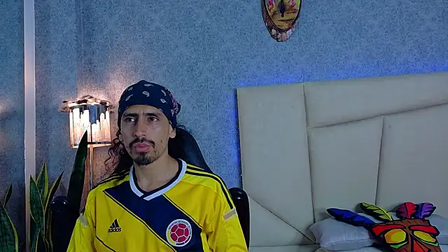 Snapshot of Sr_Magnus_ chatting on 10/18/25, 10:45 Sr Magnus online show from 10/18/25, 10:45