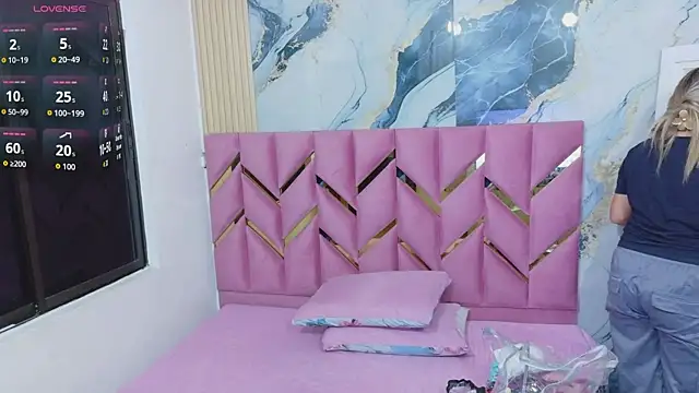 collegepawglovedaddy online show from 04/15/26, 07:51