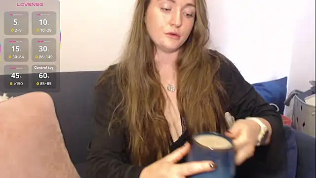 Snapshot of BustyBonnieUK chatting on 10/21/25, 11:42 BustyBonnieUK online show from 10/21/25, 11:42