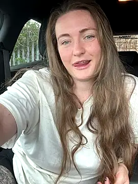 Snapshot of BustyBonnieUK chatting on 09/19/25, 11:58 BustyBonnieUK online show from 09/19/25, 11:58