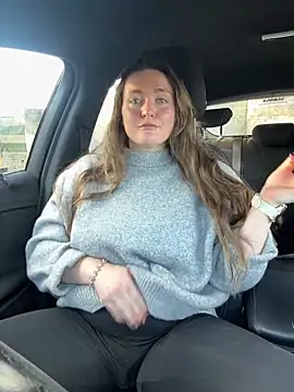 Snapshot of BustyBonnieUK chatting on 11/25/25, 12:27 BustyBonnieUK online show from 11/25/25, 12:27