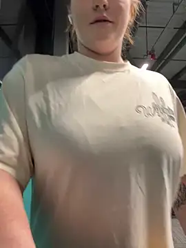 Snapshot of BustyBonnieUK chatting on 03/21/25, 10:17 BustyBonnieUK online show from 03/21/25, 10:17