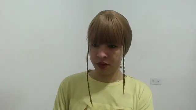estefania224 online show from 05/27/26, 12:09