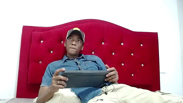 Snapshot of andrew_kamy chatting on 03/12/25, 09:13 andrew kamy online show from 03/12/25, 09:13