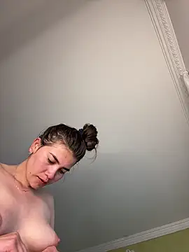 aurora divine online show from 11/30/25, 01:23