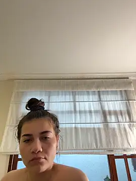 aurora divine online show from 10/18/25, 01:02