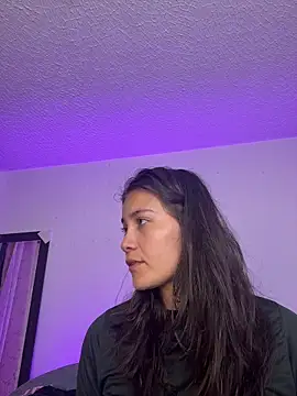 aurora divine online show from 04/17/26, 07:06