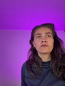 aurora divine online show from 03/18/26, 09:04