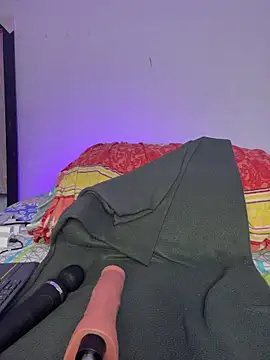 aurora divine online show from 04/18/26, 07:07