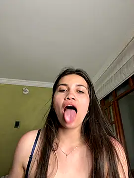 aurora divine online show from 09/22/25, 11:33