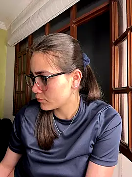 aurora divine online show from 10/10/25, 12:00