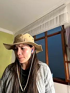 aurora divine online show from 09/26/25, 10:49