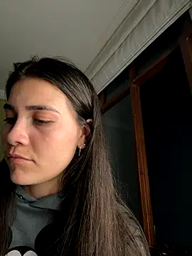 aurora divine online show from 10/16/25, 11:02