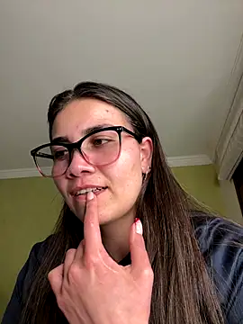 aurora divine online show from 12/03/25, 10:42