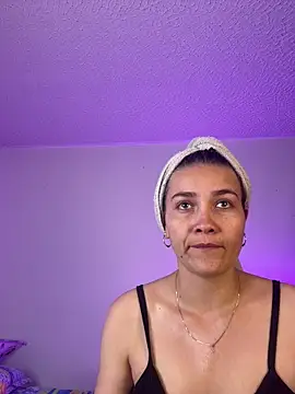 aurora divine online show from 03/29/26, 06:53