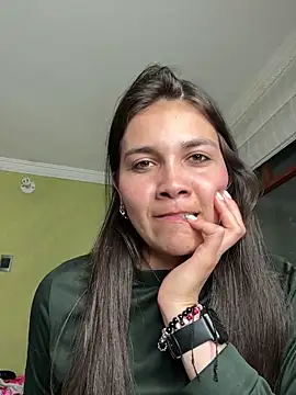 aurora divine online show from 09/20/25, 11:54