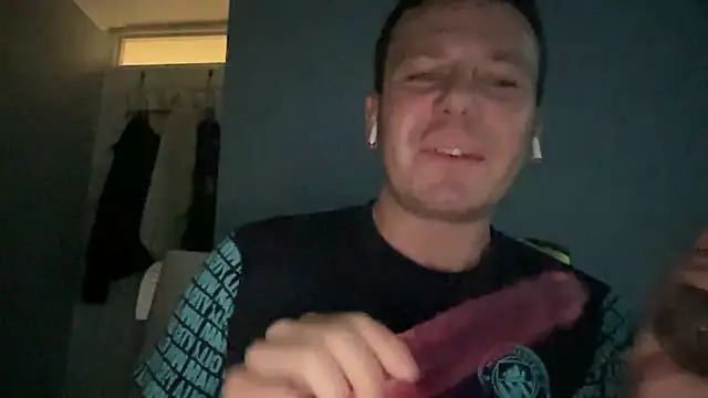 Snapshot of GotItGoin chatting on 09/28/25, 12:17 GotItGoin online show from 09/28/25, 12:17