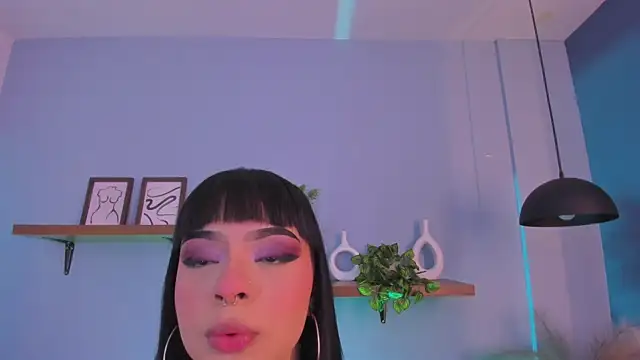 maddy walker online show from 11/10/25, 12:21