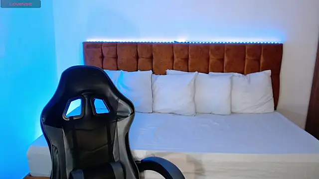 alexiaaross online show from 10/19/25, 06:16