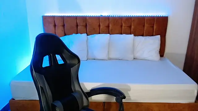 alexiaaross online show from 10/01/25, 06:18