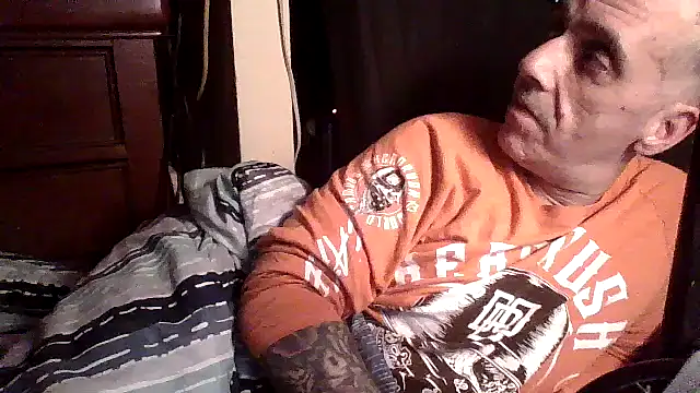 Snapshot of CandiedPompano chatting on 10/12/25, 05:14 CandiedPompano online show from 10/12/25, 05:14