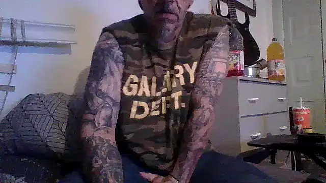Snapshot of CandiedPompano chatting on 06/21/26, 01:44 CandiedPompano online show from 06/21/26, 01:44