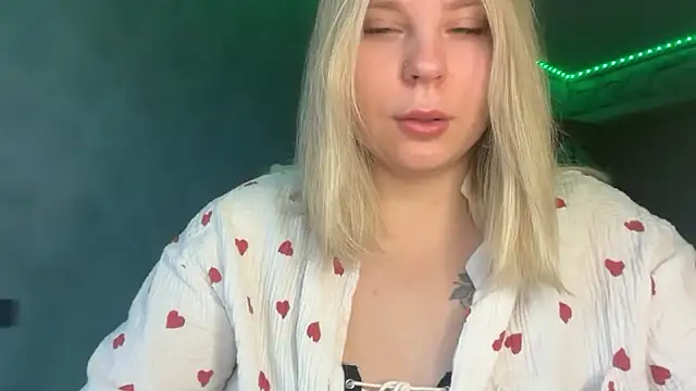 Thalia  Star online show from 12/17/25, 08:19