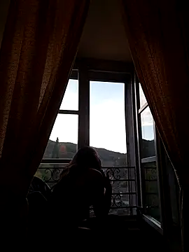 Snapshot of feetqueen96 chatting on 10/12/25, 04:08 feetqueen96 online show from 10/12/25, 04:08