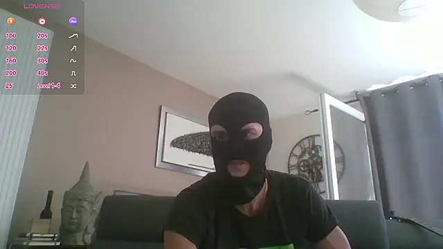 Snapshot of ApollonFit_x69 chatting on 10/11/25, 12:28 ApollonFit x69 online show from 10/11/25, 12:28