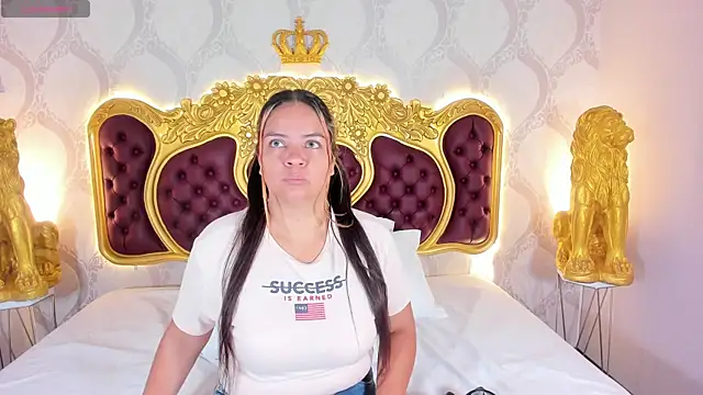 KendralHolson online show from 10/31/25, 04:31