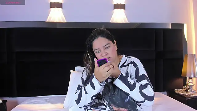 KendralHolson online show from 04/18/26, 04:15