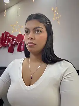 Snapshot of jennifer_oliveira chatting on 12/04/25, 05:17 jennifer oliveira online show from 12/04/25, 05:17