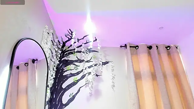 Snapshot of ebbafernandez_ chatting on 11/17/25, 12:20 ebbafernandez online show from 11/17/25, 12:20