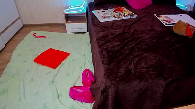Miss Elsa  online show from 03/11/25, 05:13