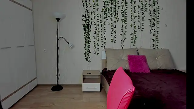 Miss Elsa  online show from 10/13/25, 01:12