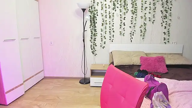 Miss Elsa  online show from 10/03/25, 01:20
