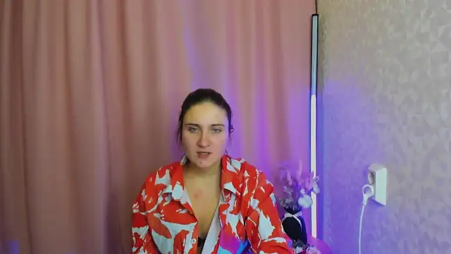 Miss Elsa  online show from 11/14/25, 10:41