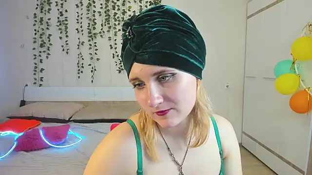 Miss Elsa  online show from 03/22/25, 08:18