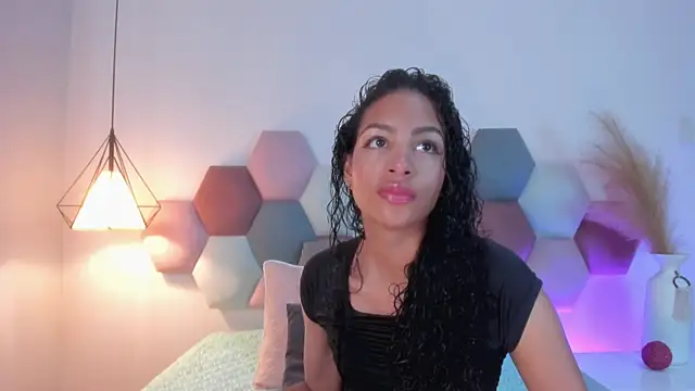 AntonellaHall  online show from 02/17/25, 12:16