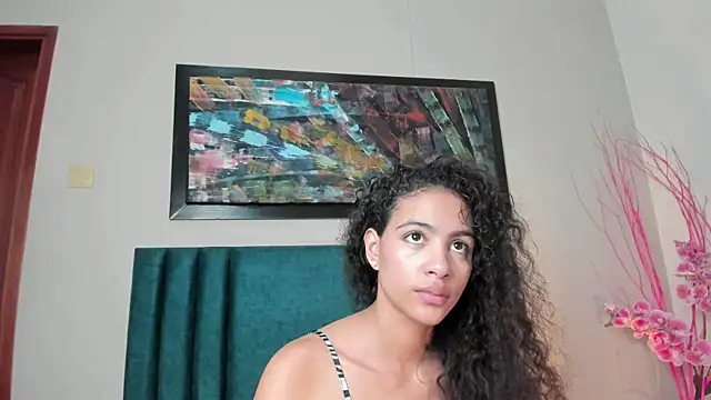 AntonellaHall  online show from 12/05/25, 12:04