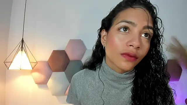 AntonellaHall  online show from 02/20/25, 11:53